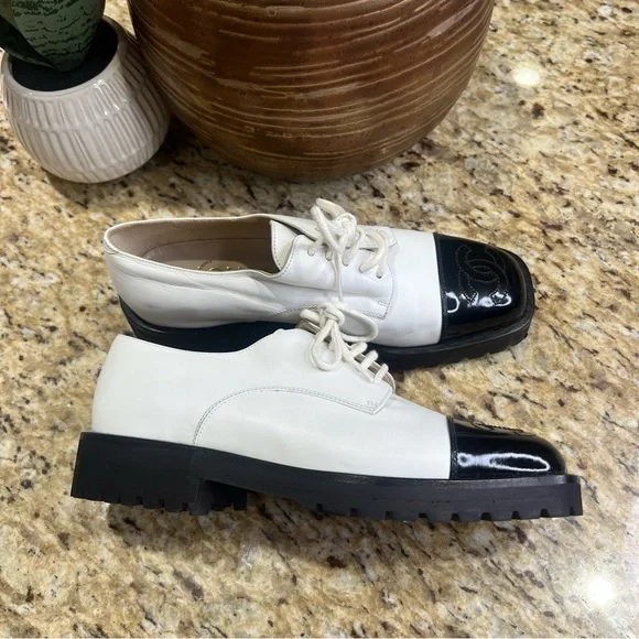 CHANEL Lace-Up Patent Leather White Black Platform Derby Shoes 35